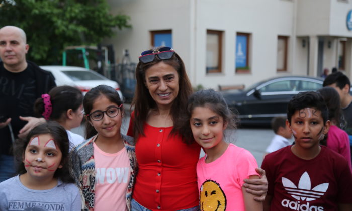 Yıldız Tilbe’den Yetim Çocuklara İftar Sürprizi