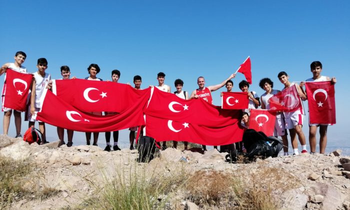 BASKETBOLCULARDAN 30 AĞUSTOS TIRMANIŞI